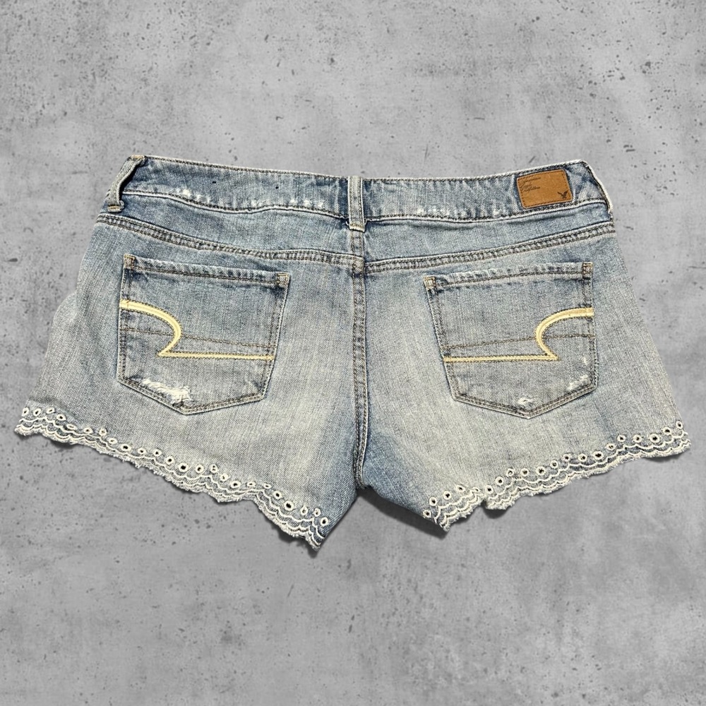 American Eagle Eyelet Lace Trim Denim Shorts Light Wash Blue Size 8 Y2K Boho